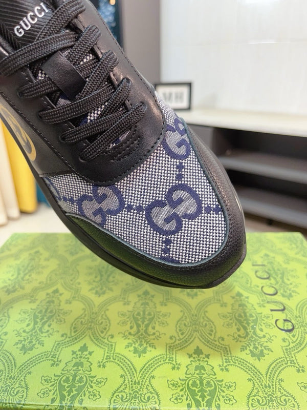 Sneaker da uomo GG in pelle di vitello nera e blu 523336