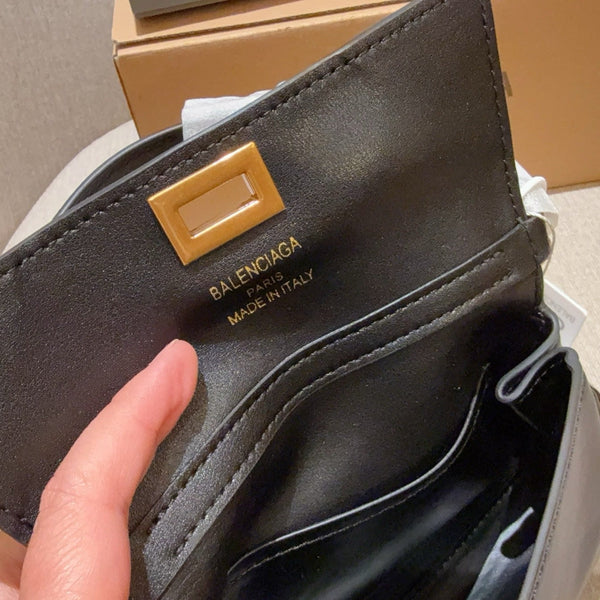 BORSA RODEO NANO CON CATENA 17 IN PELLE DI VITELLO LISCIA NERA E FERRAMENTA ORO