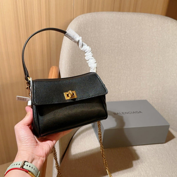 BORSA RODEO NANO CON CATENA 17 IN PELLE DI VITELLO LISCIA NERA E FERRAMENTA ORO