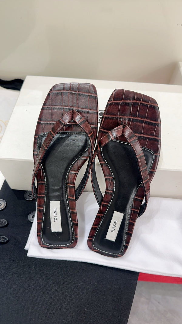 Totem Thong Sandals Burgundy Croc-Effect Leather 751655