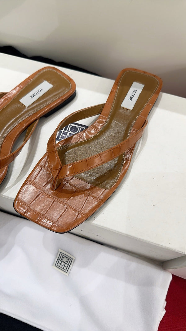 Toteme Thong Sandals Brown Croc-Effect Leather 751660