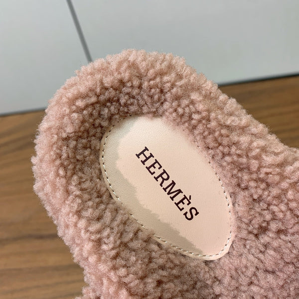 HM Chypre Sandal In Light Pink Lamb Wool  984184