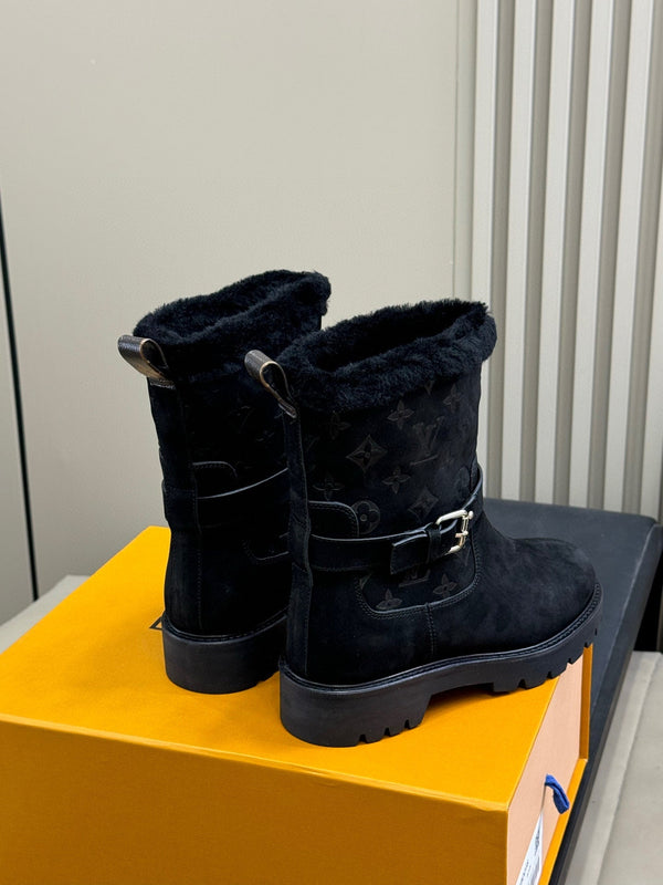 LV Territory Flat Ankle Boots Black Suede 542260