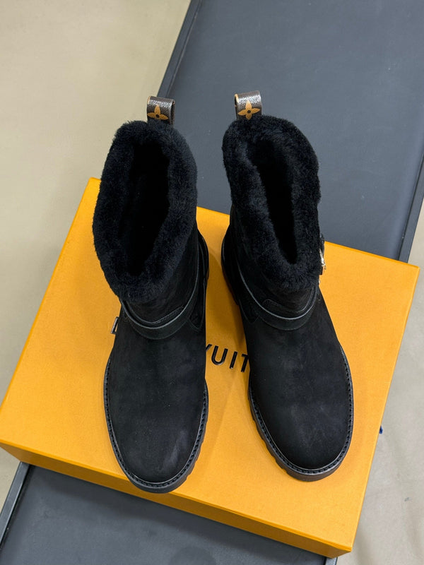 LV Territory Flat Ankle Boots Black Suede 542260