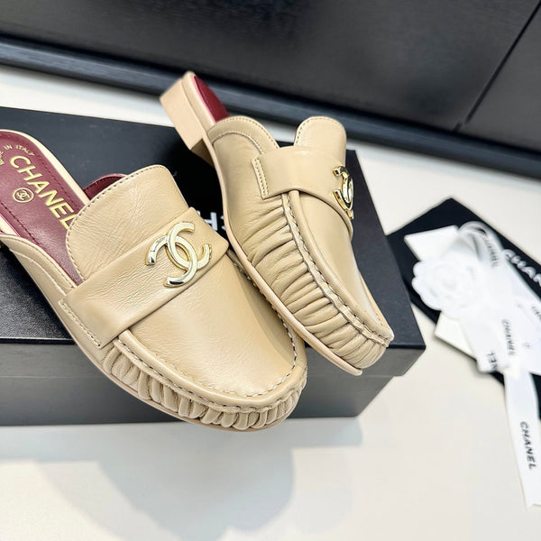 CC 26A Métiers d’art 2026 Mules Beige Glossy Sheepskin 900228
