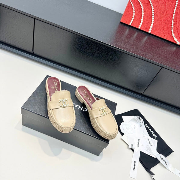 CC 26A Métiers d’art 2026 Mules Beige Glossy Sheepskin 900228