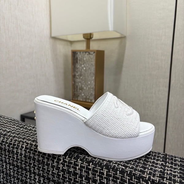 CC 26s Platform Slide White Raffia Sheepskin 688698