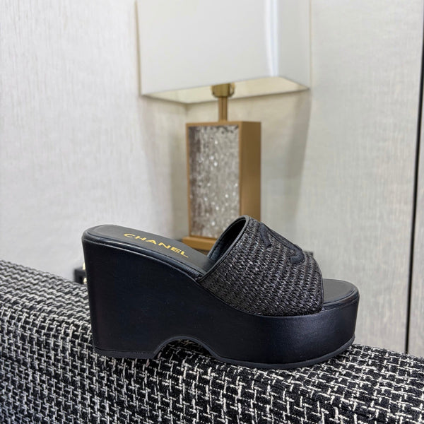 CC 26s Platform Slide Black Raffia Sheepskin 688700