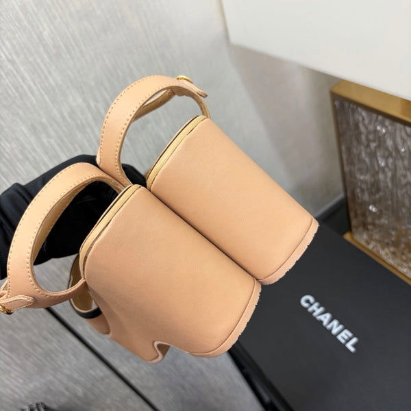 Sandales à plateforme CC 26s en peau de mouton beige et noire 688707
