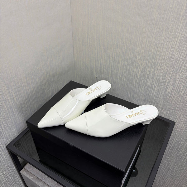 CC 2026 Mule à Bout Pointu 4cm Cuir Verni Blanc 688710