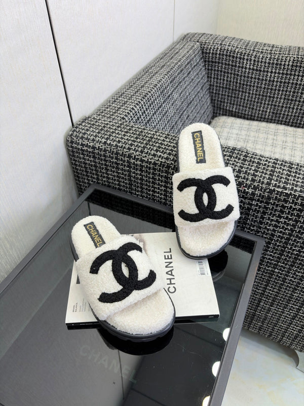 CC 26s Shearling Slide Flat Mules White Black Wool 128102