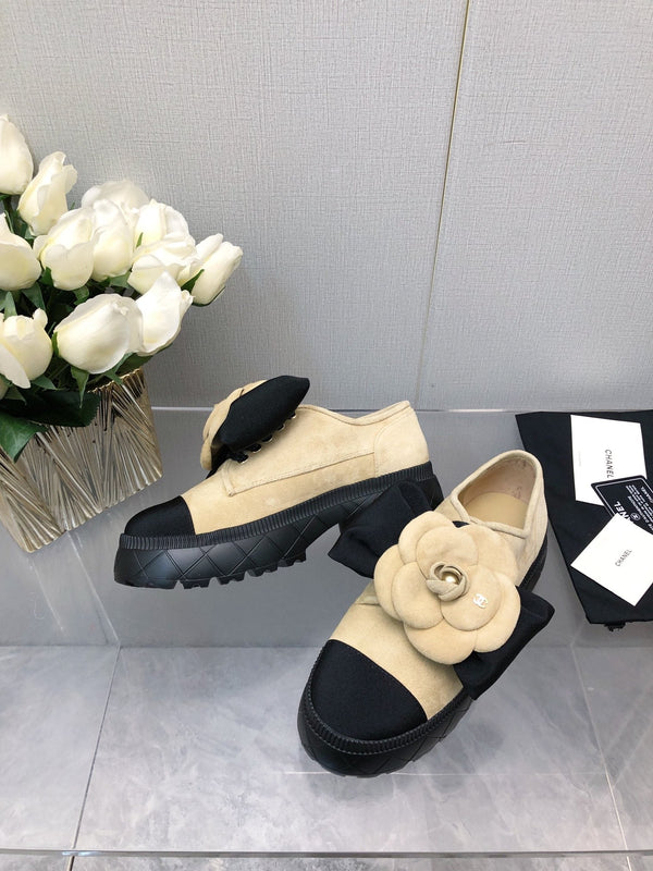 CC 26s Camellia Lug Sole Loafers Black Beige Cotton Suede 673051