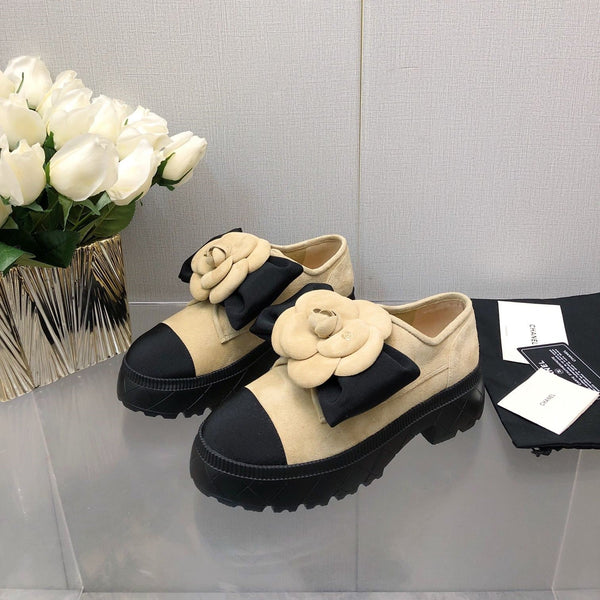 CC 26s Camellia Lug Sole Loafers Black Beige Cotton Suede 673051