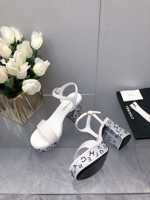 BLOCK HEEL WITH CRYSTAL 9 CM SANDAL IN WHITE FABRIC