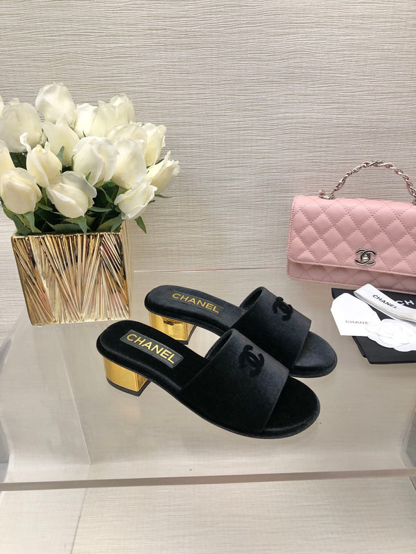 CC 25C Mule con tacco medio in velluto nero 212952