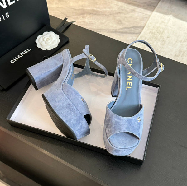 SANDALI CON TACCO ALTO E PLATEAU IN CAMOSCIO BLU PICCIONA