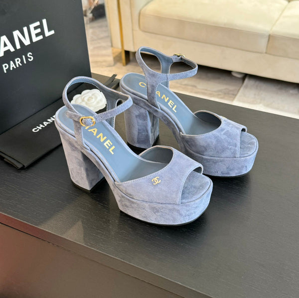 SANDALI CON TACCO ALTO E PLATEAU IN CAMOSCIO BLU PICCIONA