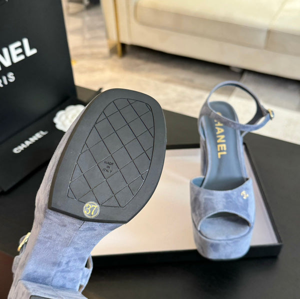 SANDALI CON TACCO ALTO E PLATEAU IN CAMOSCIO BLU PICCIONA