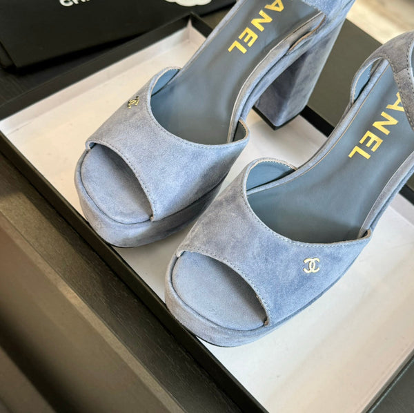 SANDALI CON TACCO ALTO E PLATEAU IN CAMOSCIO BLU PICCIONA