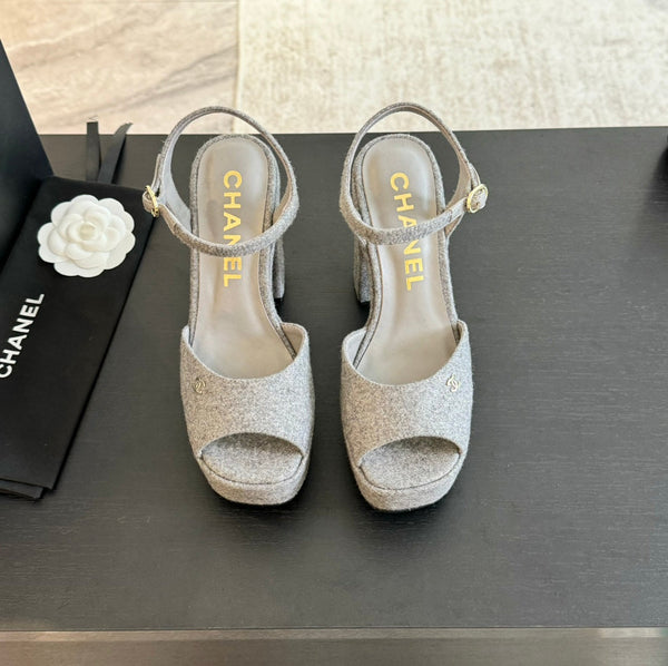 SANDALI CON TACCO ALTO E PLATEAU IN CAMOSCIO GRIGIO TORTORA