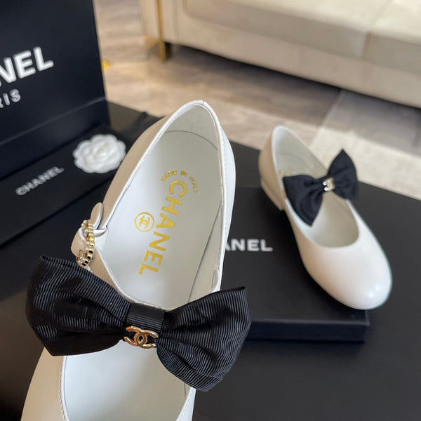BALLET FLAT IN PELLE DI AGNELLO BIANCA CON FIOCCO NERO