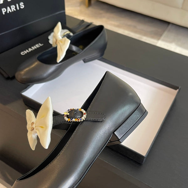 BALLERINA IN PELLE NERA CON FIOCCO BIANCO