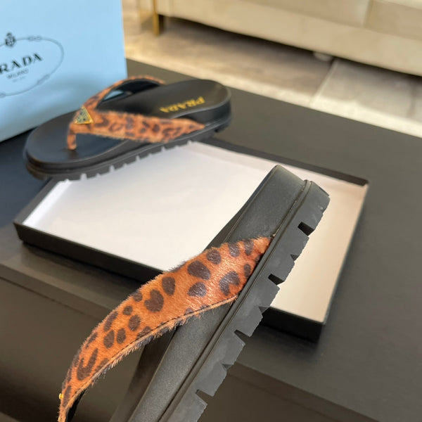 SANDALI INFRADITO IN GOMMA PRA NERI E VELLUTO CON MOTIVO LEOPARDATO