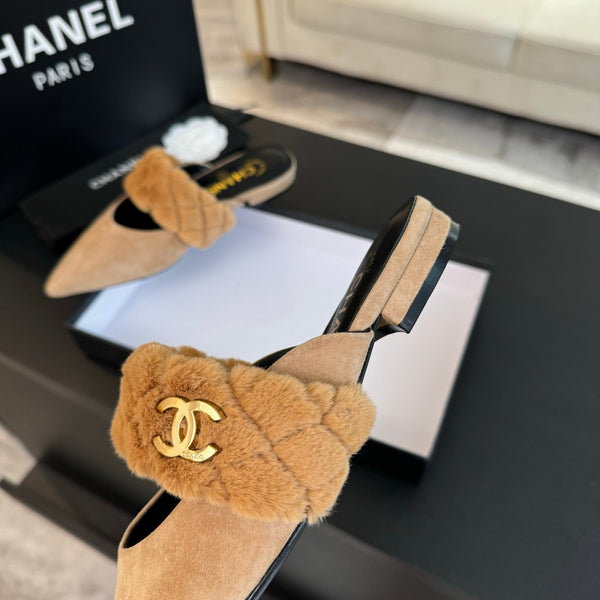 CC MULE IN LISCIO VELLUTO BEIGE SEPPIA CON FERRAMENTA ORO