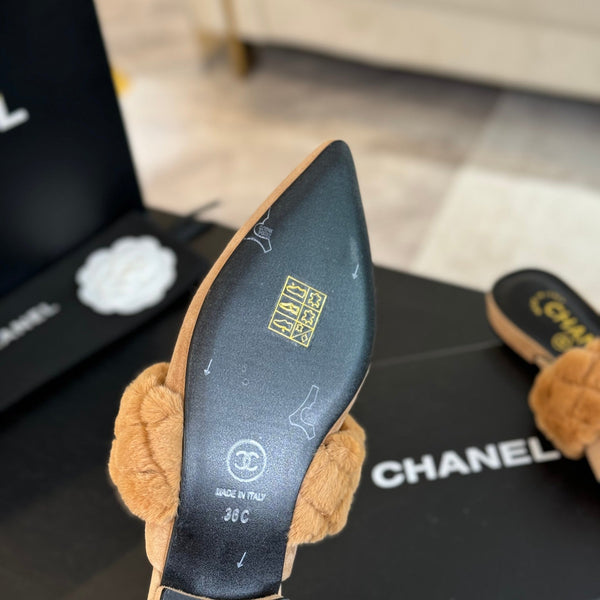 CC MULE IN LISCIO VELLUTO BEIGE SEPPIA CON FERRAMENTA ORO