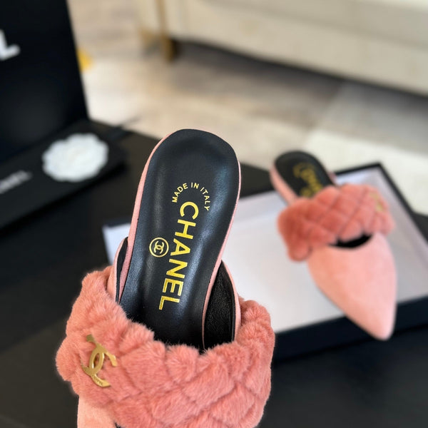 CC MULE IN PILE LISCIO ROSA CHIARO CON FERRAMENTA ORO