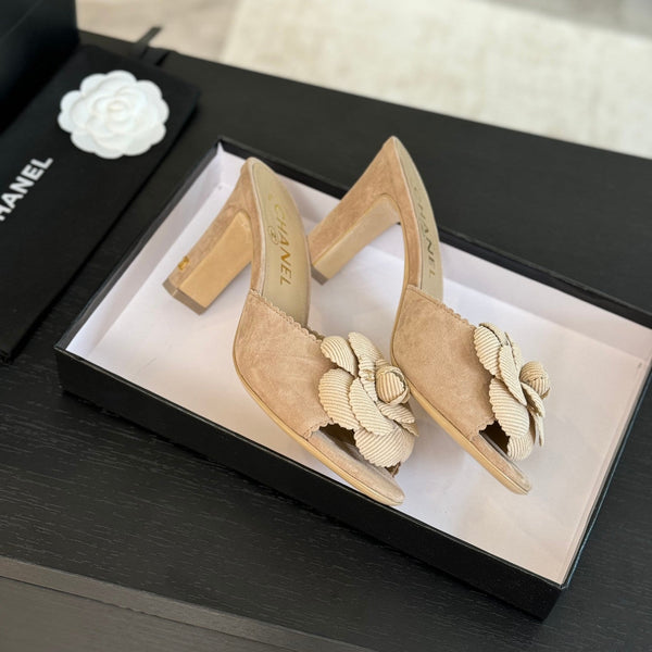 sandalo mulo fiore tacco alto 80 camoscio beige