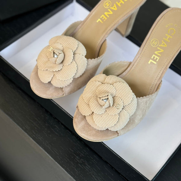 sandalo mulo fiore tacco alto 80 camoscio beige