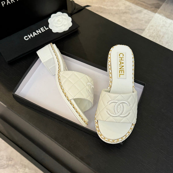 PANTOFOLA ALTE FLATFORM IN PELLE DI MONTONE GOFFRATA BIANCA