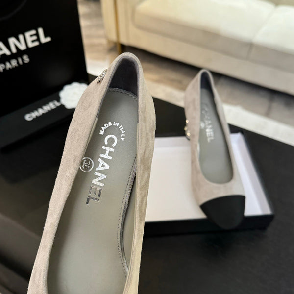 SANDALI CON TACCO ALTO 85 MM IN CAMOSCIO GRIGIO CHIARO E TESSUTO NERO