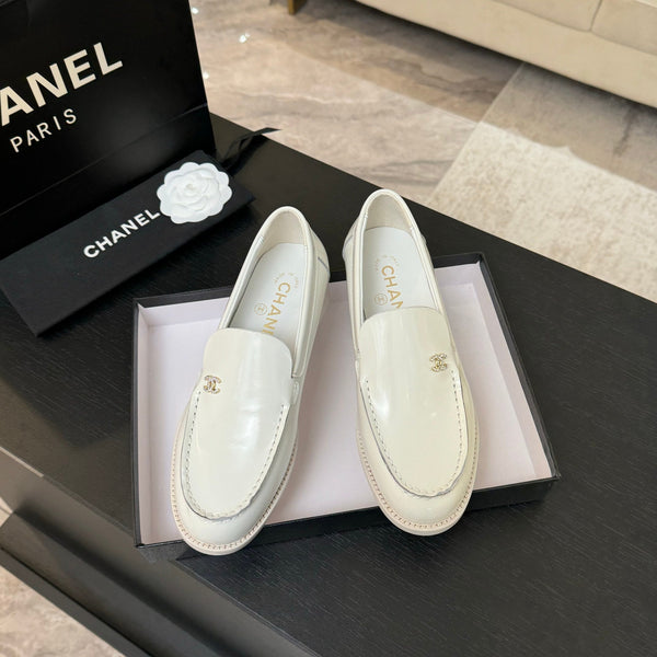 CC 25C Moccasins Ivory Patent Leather