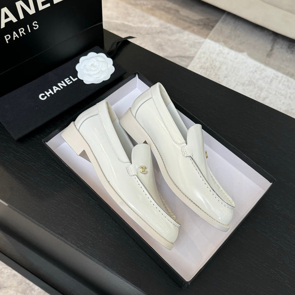 CC 25C Moccasins Ivory Patent Leather