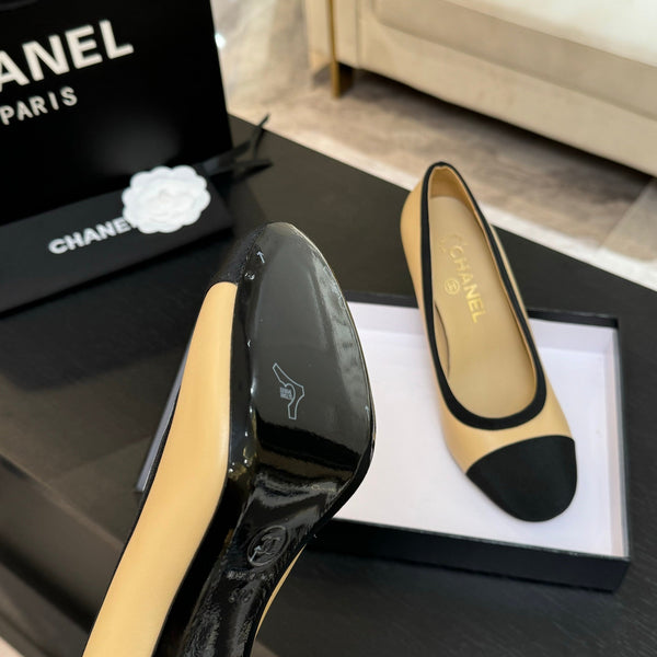 CC 25S Pump 85mm Beige Vitello Nero Grosgrain