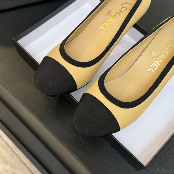 CC 25S Pump 85mm Beige Vitello Nero Grosgrain