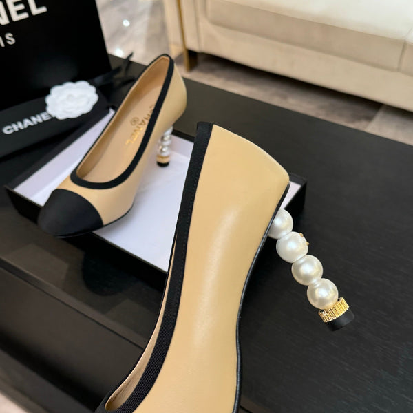 CC 25S Pump 85mm Beige Vitello Nero Grosgrain