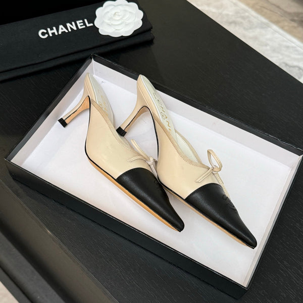 CC 26s Métiers d'Art Pointed-Toe Mule Cream Black Sheepskin 700617