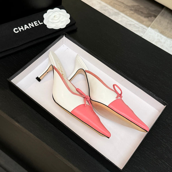 CC 26s Métiers d'Art Mule à bout pointu en peau de mouton blanc rose 700620