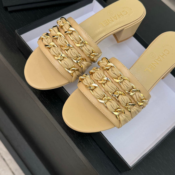 Sandali con tacco a mulo CC 25B in pelle di pecora beige da 50 mm con catena 373818