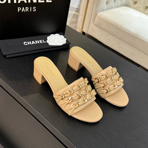 Sandali con tacco a mulo CC 25B in pelle di pecora beige da 50 mm con catena 373818