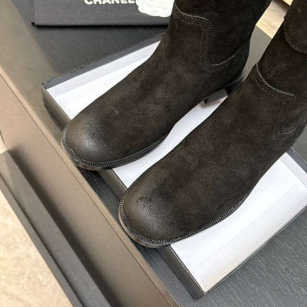 CC 2025 Short Boot Black Suede 550660