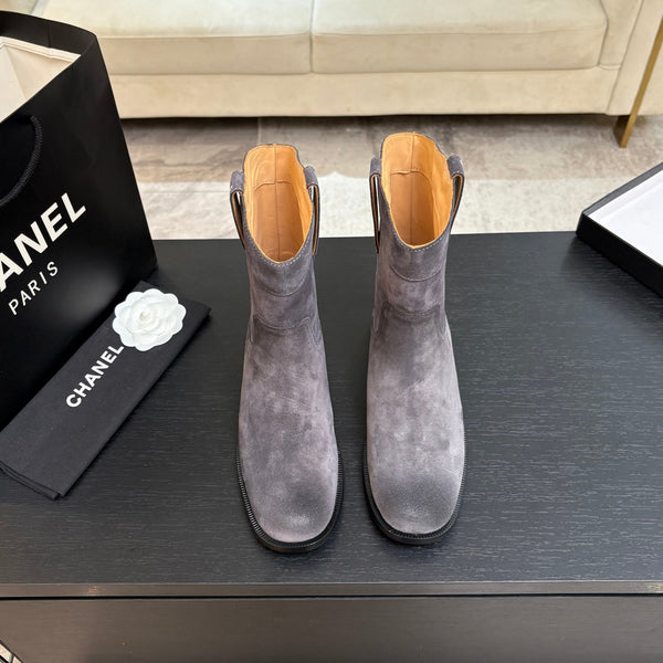 CC 2025 Short Boot Gray Suede 550661
