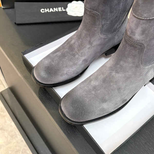 CC 2025 Short Boot Gray Suede 550661