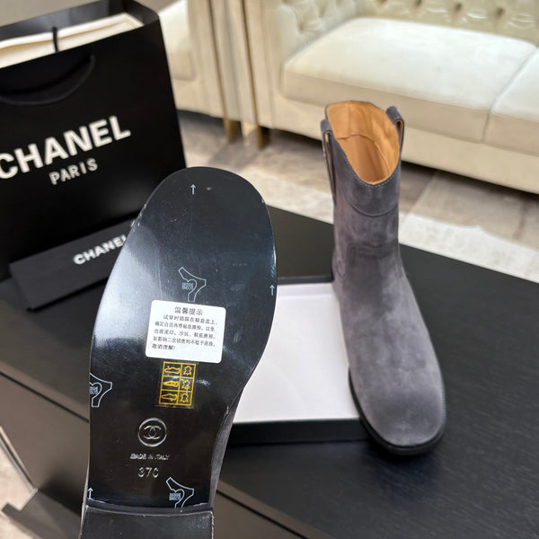 CC 2025 Short Boot Gray Suede 550661