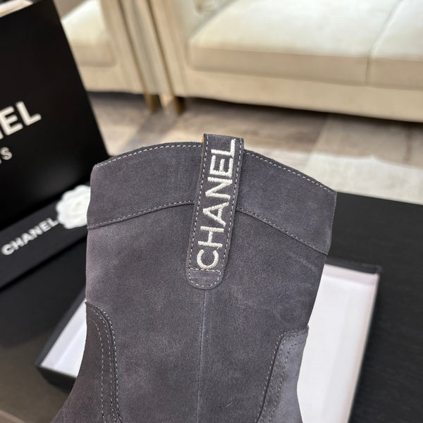 CC 2025 Short Boot Gray Suede 550661