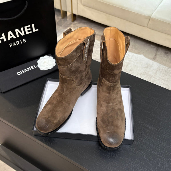 CC 2025 Short Boot Brown Suede 550662