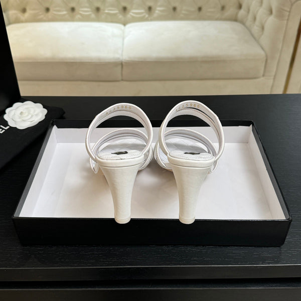Sandales à double bride en agneau blanc CC 26C